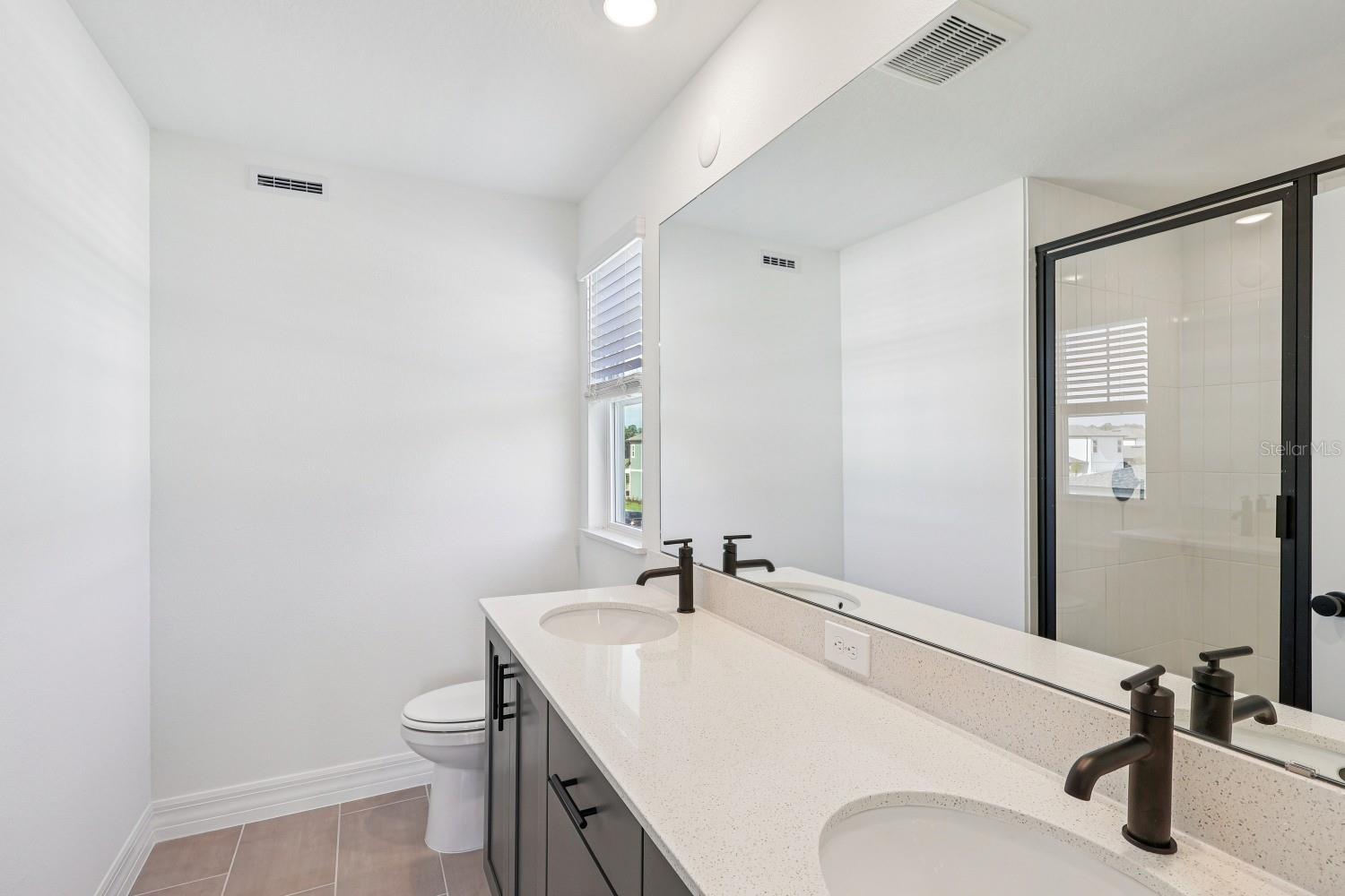 Image 22 of 38 For 17490 Northlake Grove Drive