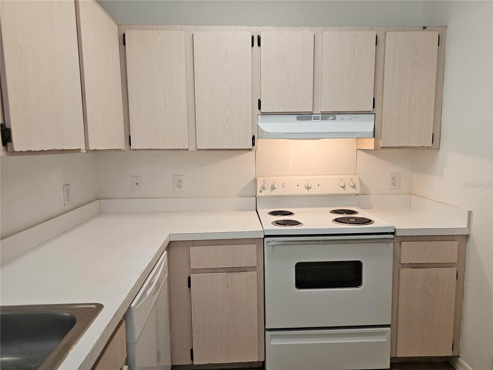 Image 10 of 50 For 13235 Sanctuary Cove Drive 204