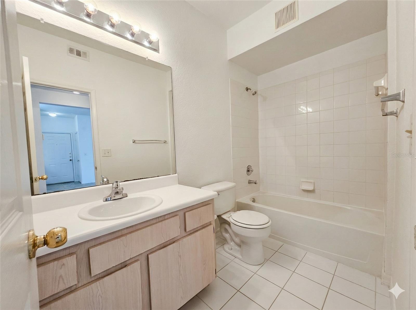 Image 19 of 50 For 13235 Sanctuary Cove Drive 204