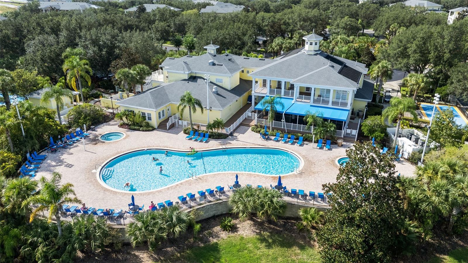 Image 2 of 34 For 608 Lucaya Loop 608