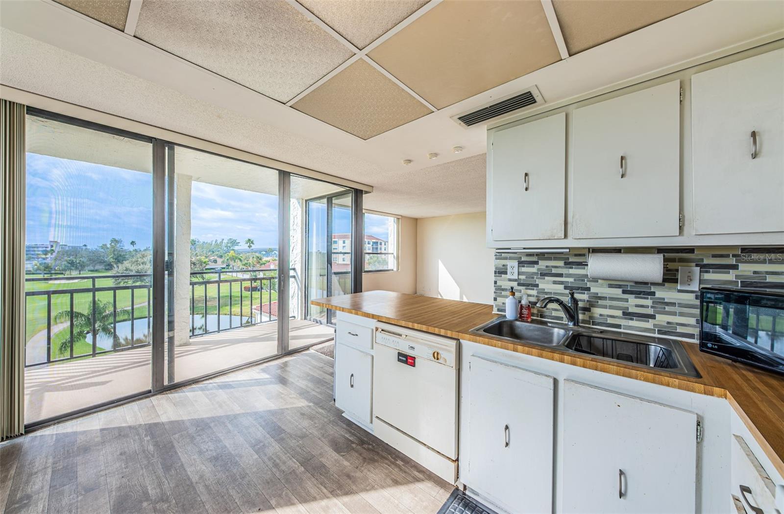 Image 10 of 44 For 6210 Sun Boulevard 408