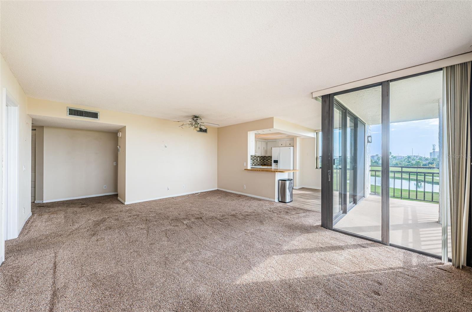 Image 6 of 44 For 6210 Sun Boulevard 408