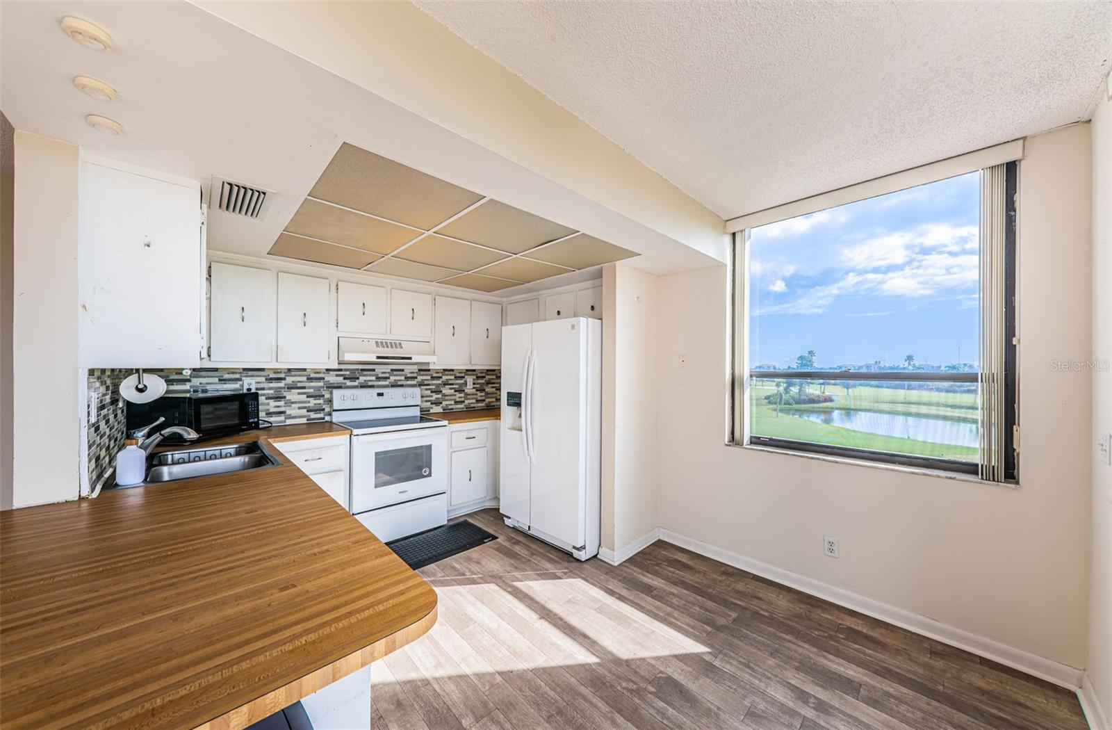 Image 8 of 44 For 6210 Sun Boulevard 408