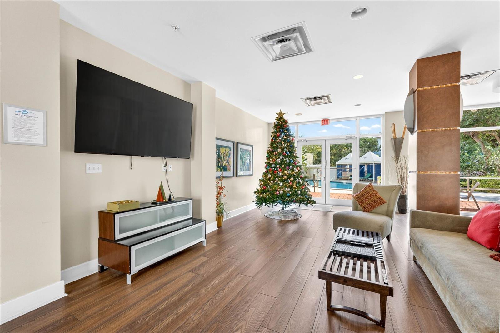 Image 11 of 58 For 470 3rd Street S 318