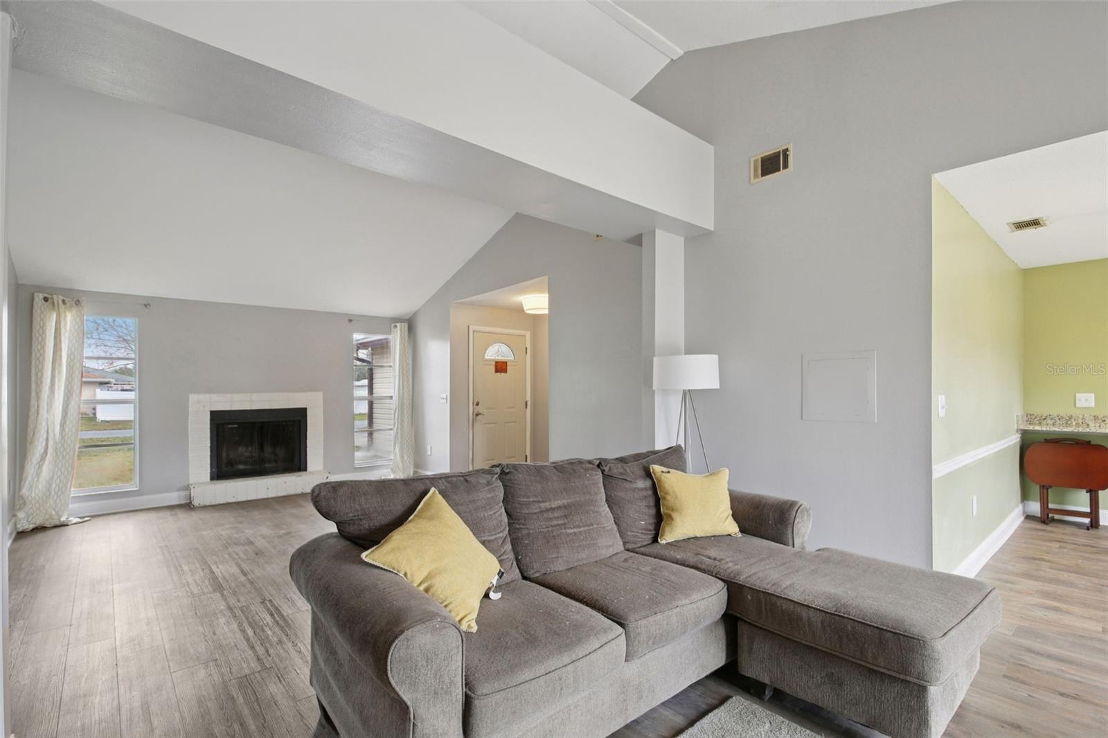 Image 11 of 33 For 2120 Country Loop N