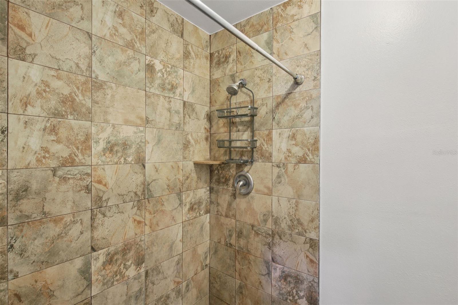 Image 19 of 33 For 2120 Country Loop N