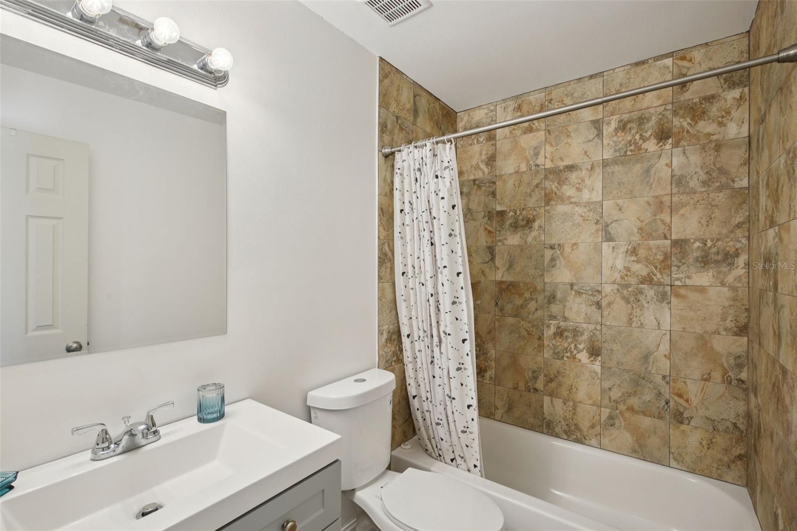 Image 22 of 33 For 2120 Country Loop N