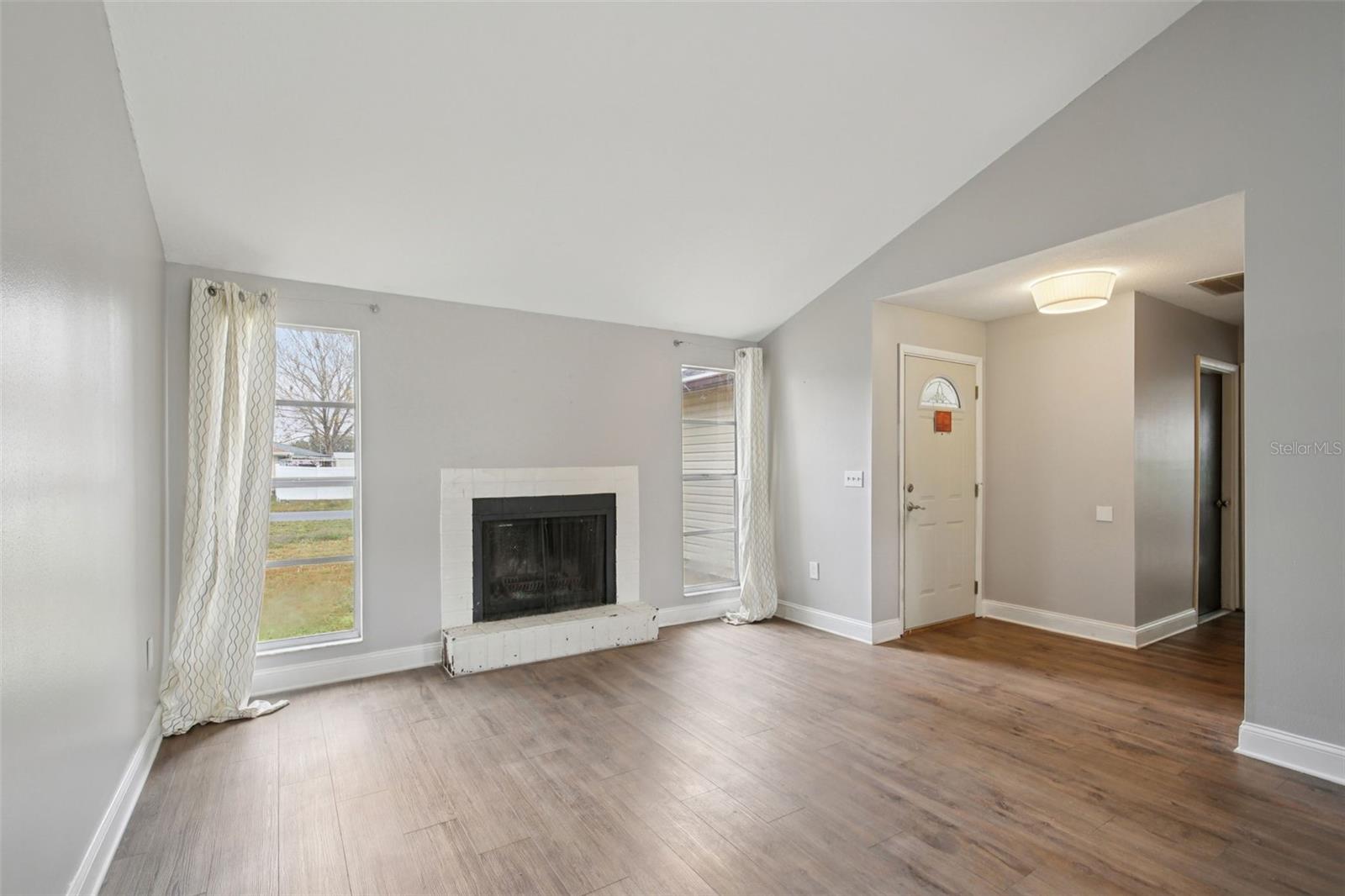 Image 3 of 33 For 2120 Country Loop N