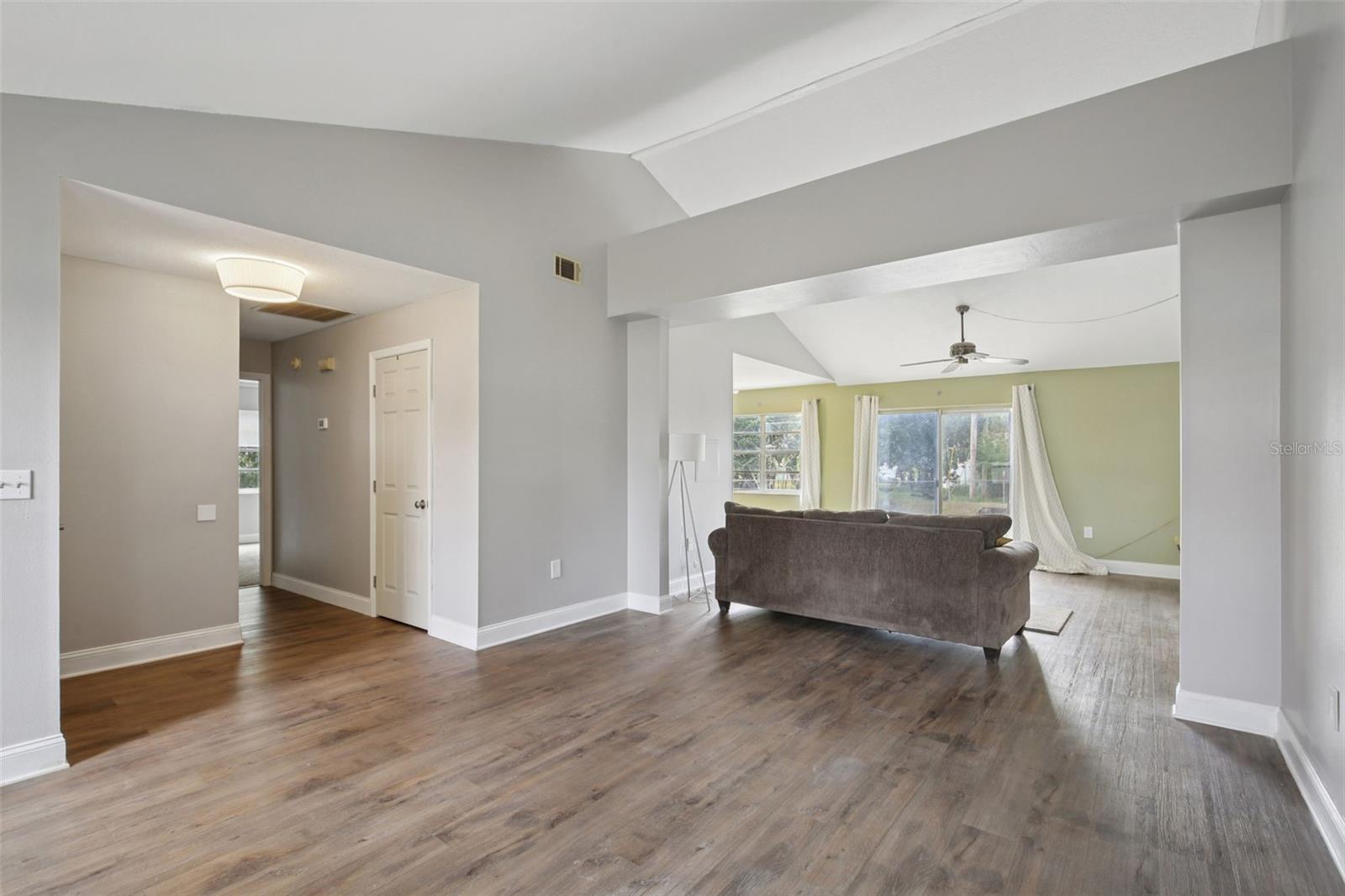 Image 5 of 33 For 2120 Country Loop N