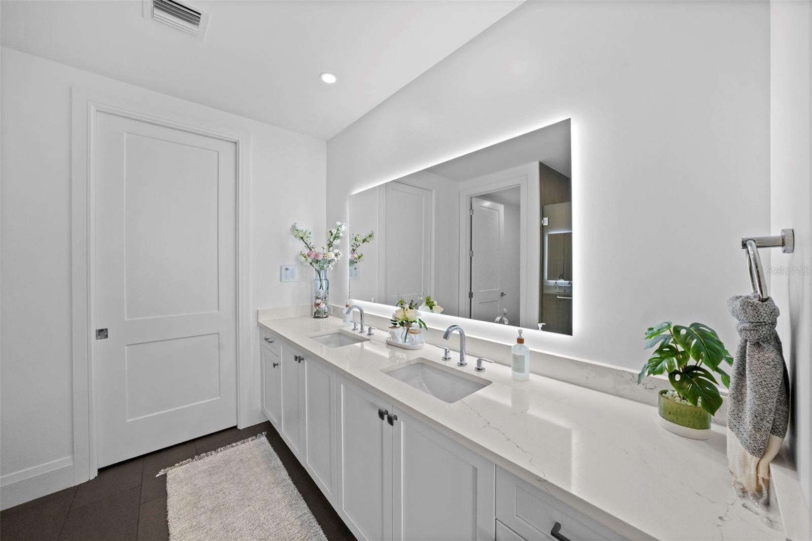 Image 36 of 97 For 2910 Barcelona Street 1902