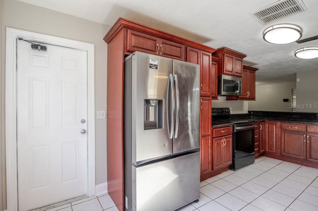 Listing photo id 12 for 1971 Atlantis Drive