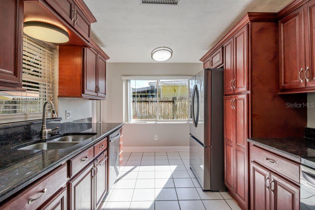 Listing photo id 14 for 1971 Atlantis Drive