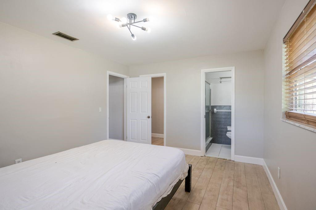 Listing photo id 21 for 1971 Atlantis Drive