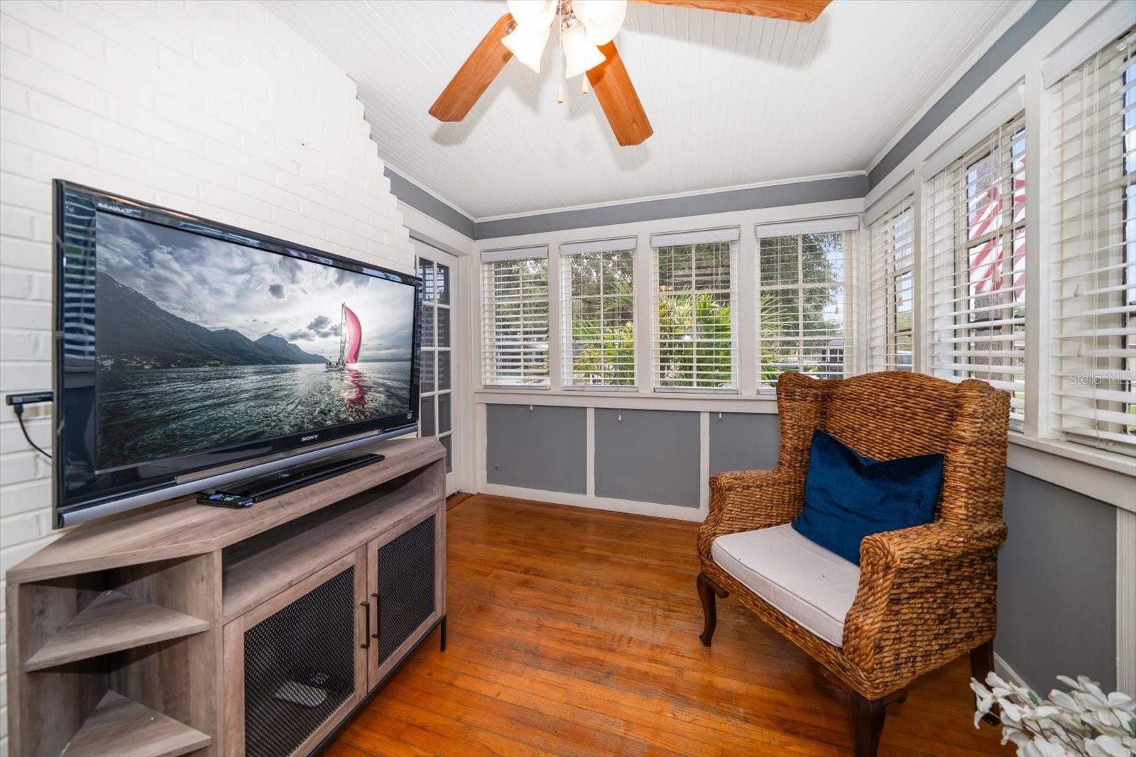 Image 18 of 54 For 310 Lincoln Avenue