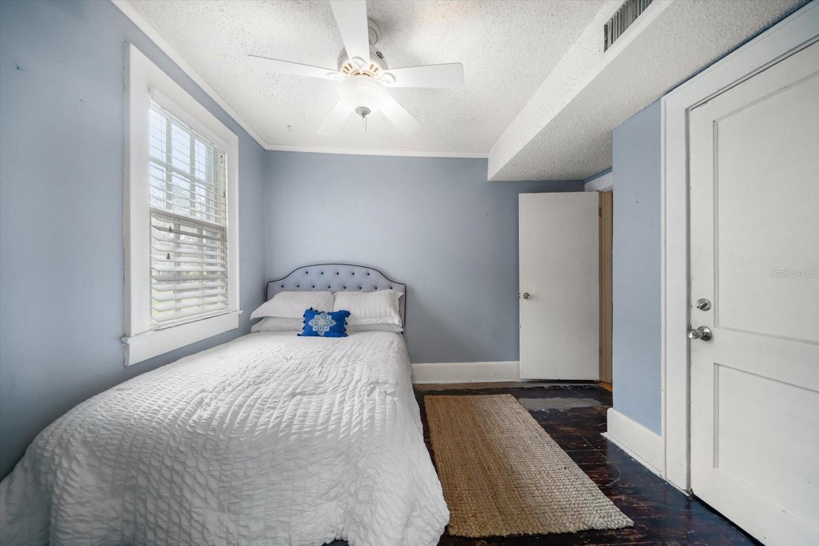 Image 26 of 54 For 310 Lincoln Avenue