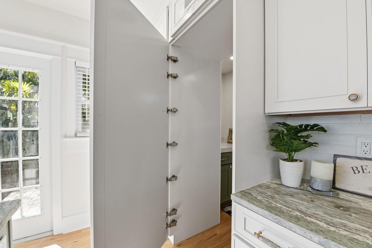 Image 11 of 40 For 1004 Charter Street