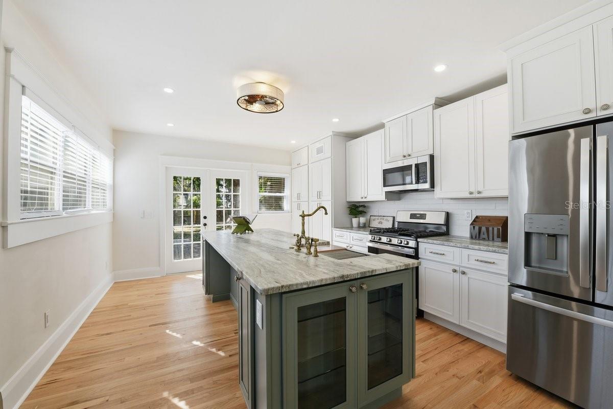 Image 3 of 40 For 1004 Charter Street