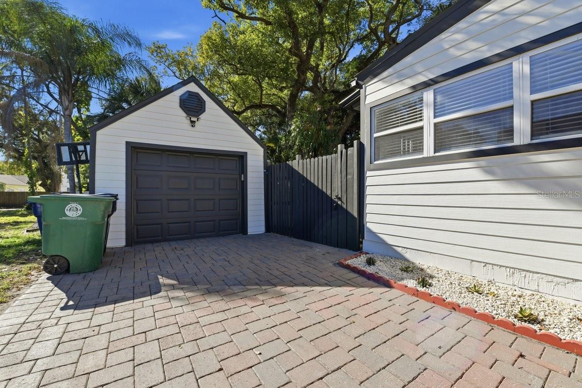 Image 35 of 40 For 1004 Charter Street