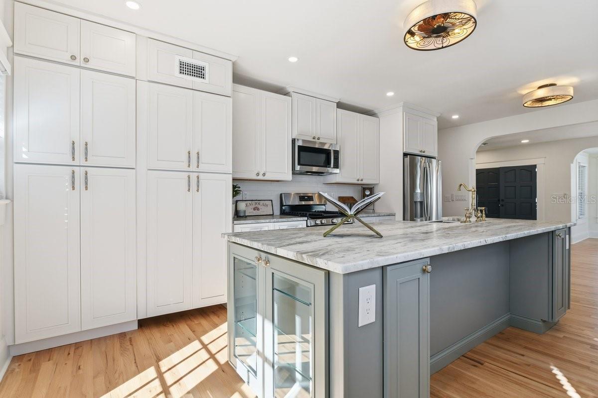 Image 5 of 40 For 1004 Charter Street