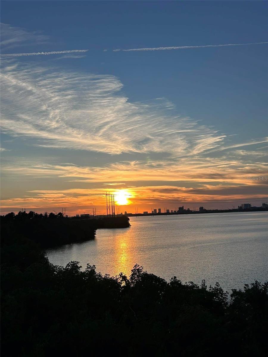 Listing photo id 13 for 842 Tennyson Mill Circle