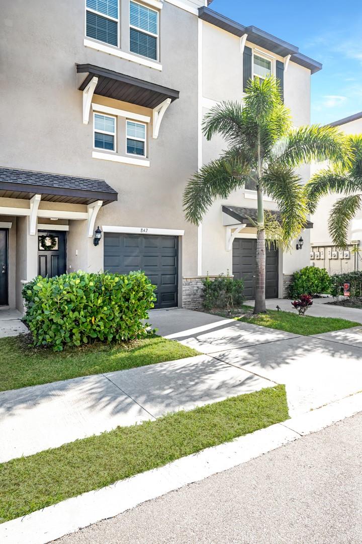 Listing photo id 0 for 842 Tennyson Mill Circle