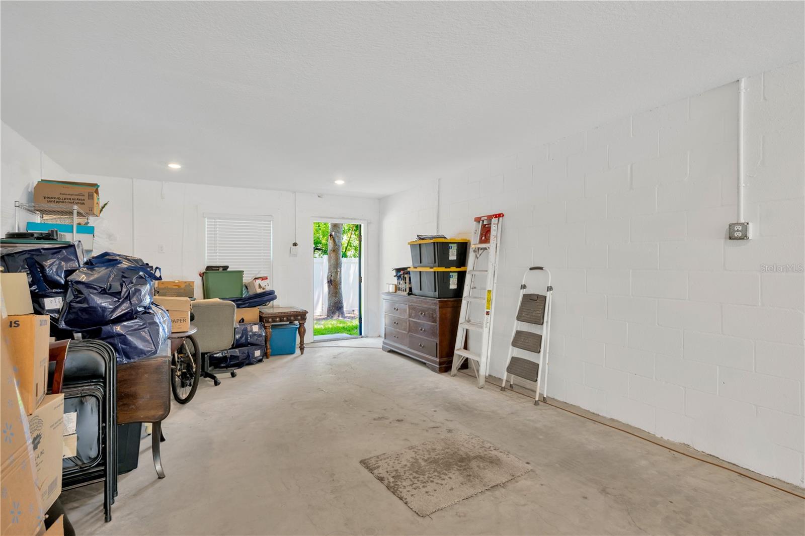 Listing photo id 29 for 842 Tennyson Mill Circle