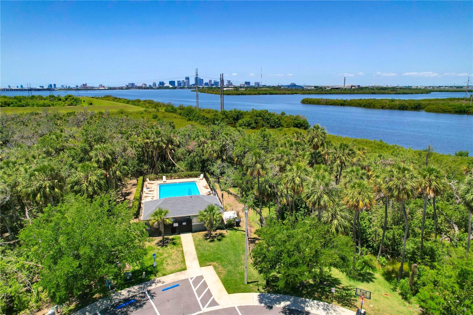 Listing photo id 43 for 842 Tennyson Mill Circle