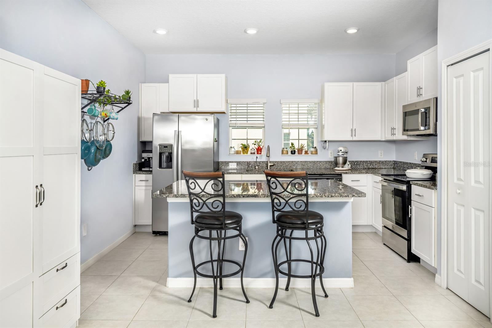 Listing photo id 3 for 842 Tennyson Mill Circle