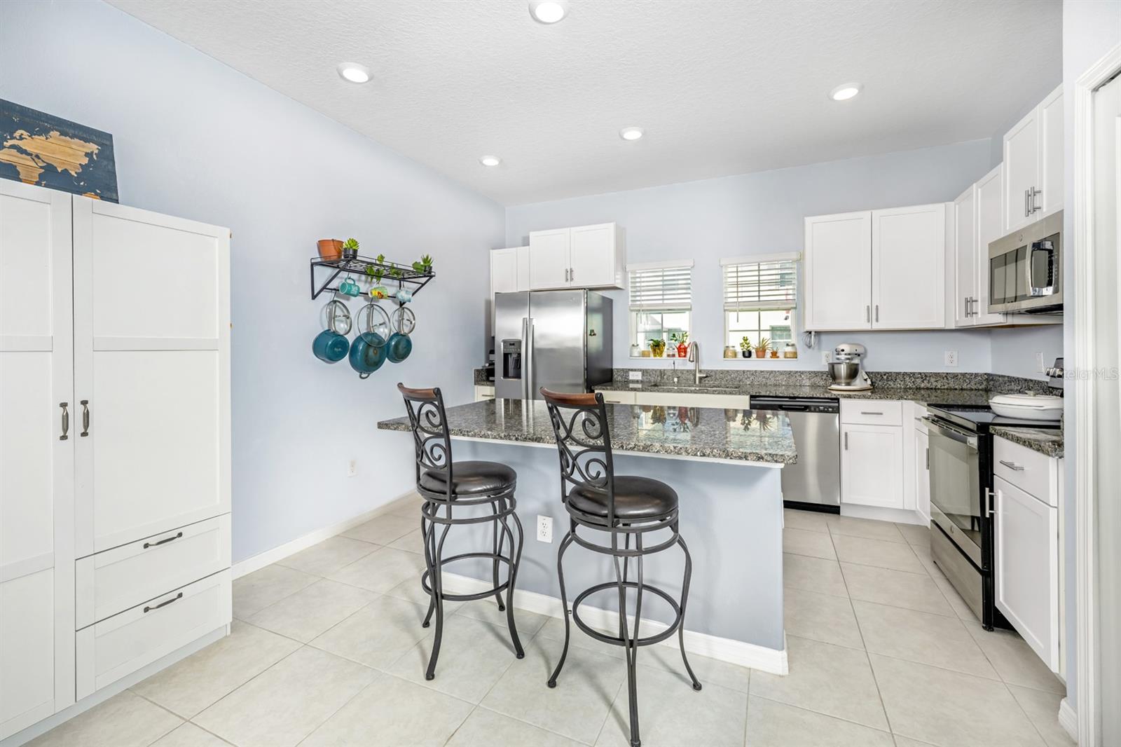 Listing photo id 6 for 842 Tennyson Mill Circle