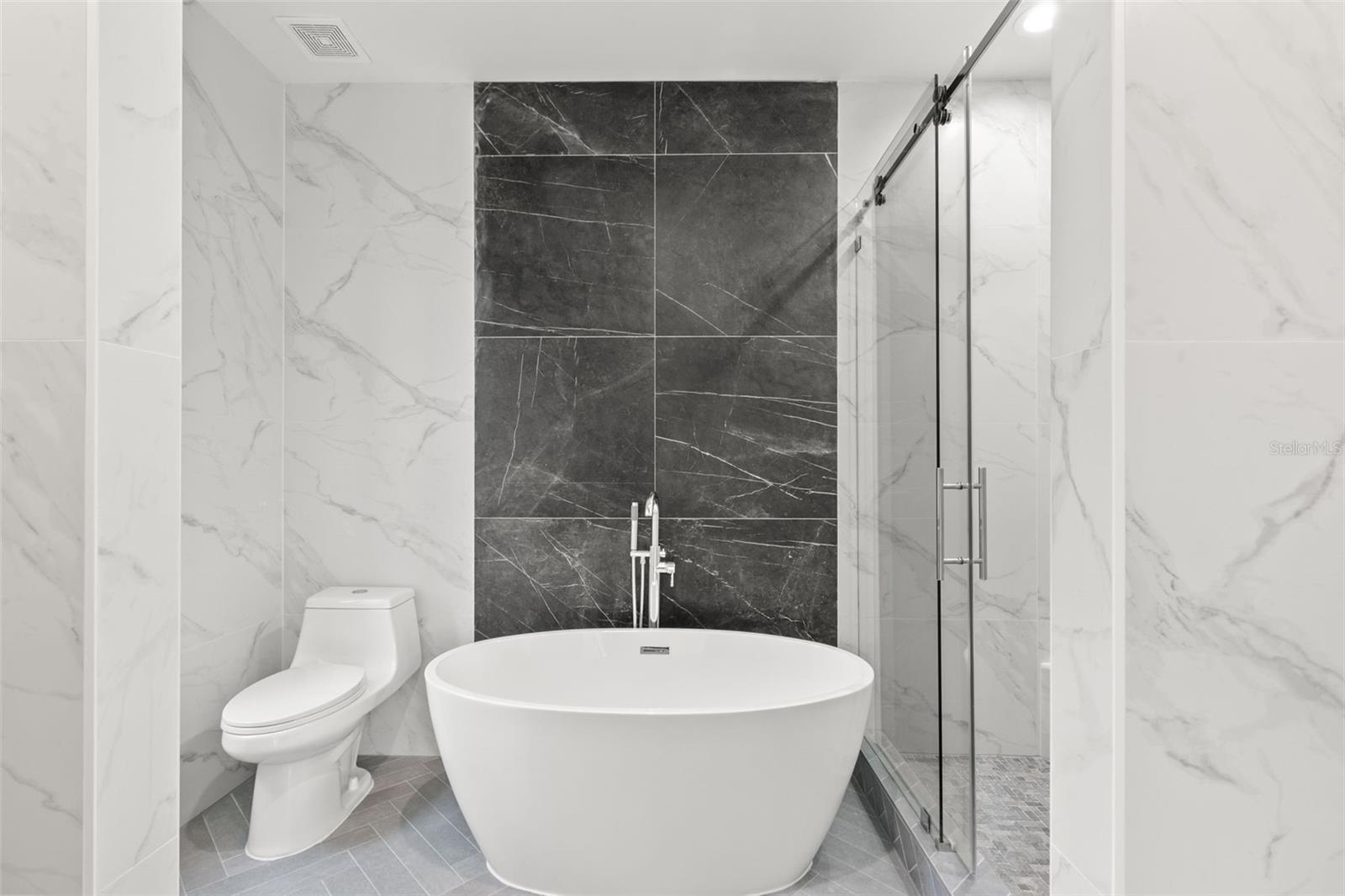 Image 13 of 22 For 2209 Boulevard  1