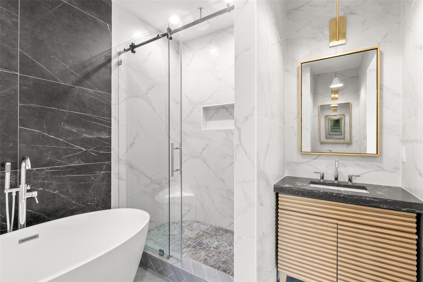 Image 14 of 22 For 2209 Boulevard  1