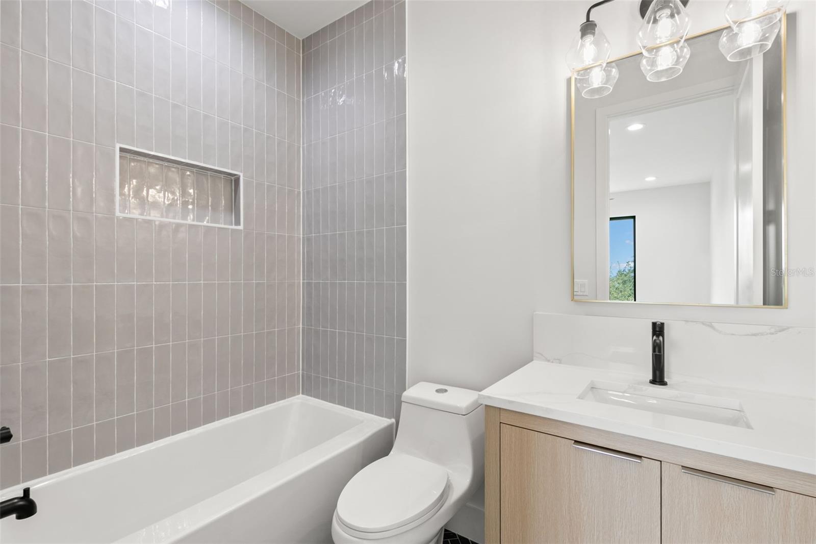 Image 16 of 22 For 2209 Boulevard  1