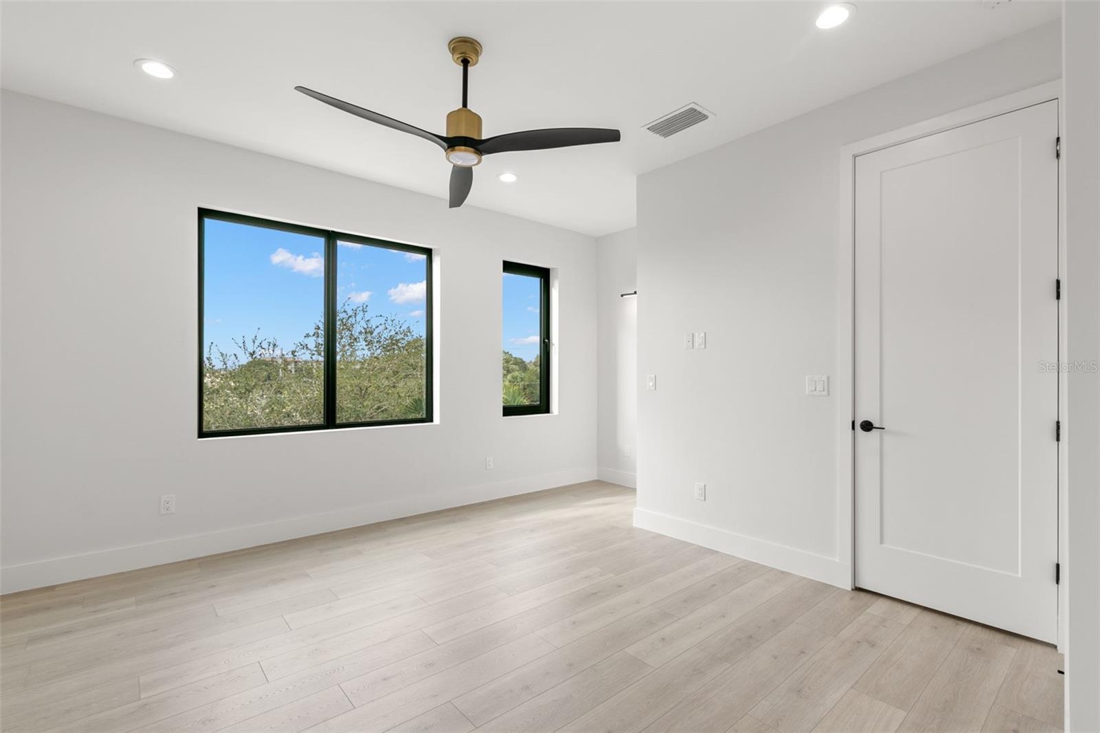 Image 17 of 22 For 2209 Boulevard  1