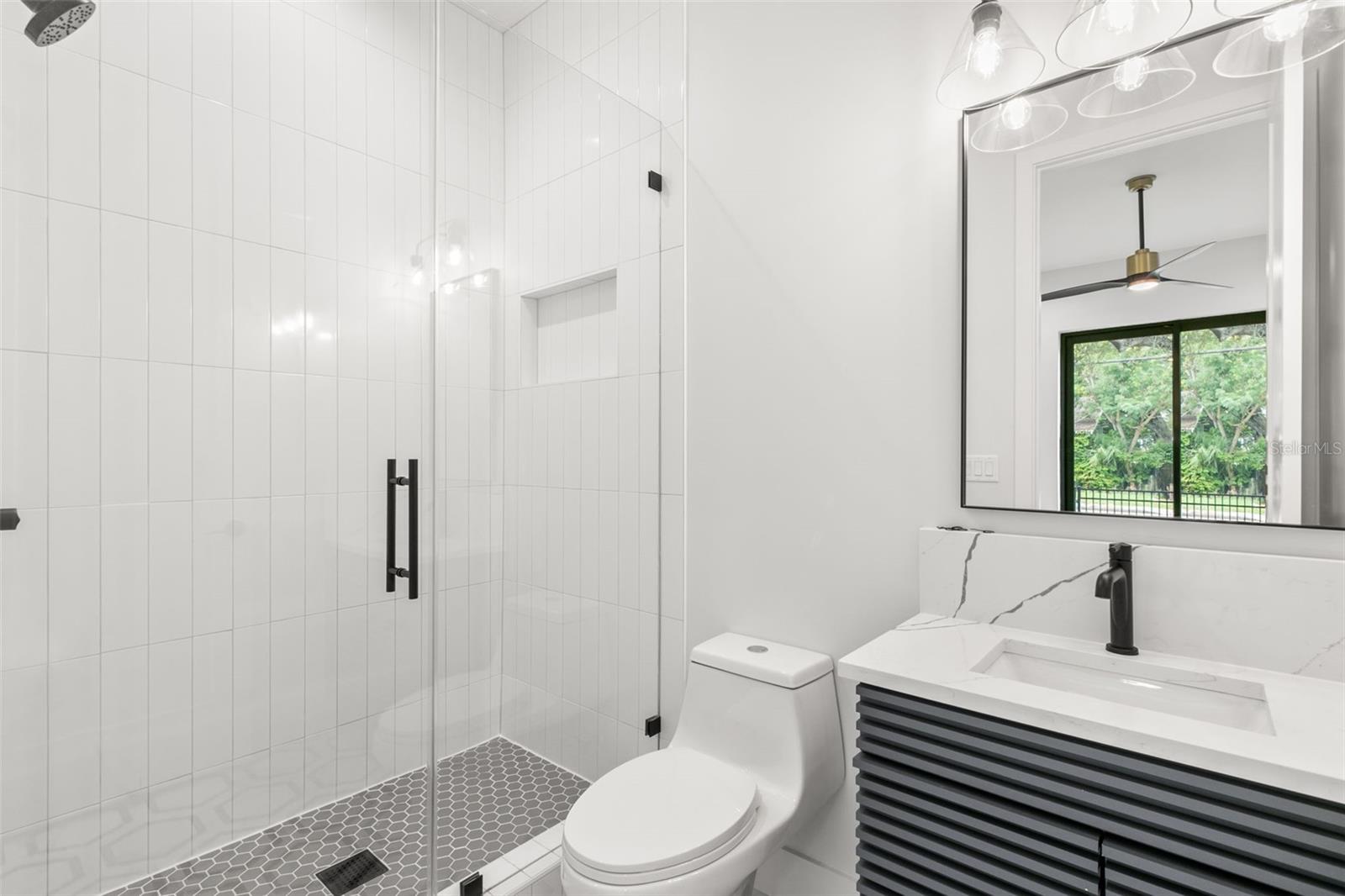 Image 19 of 22 For 2209 Boulevard  1