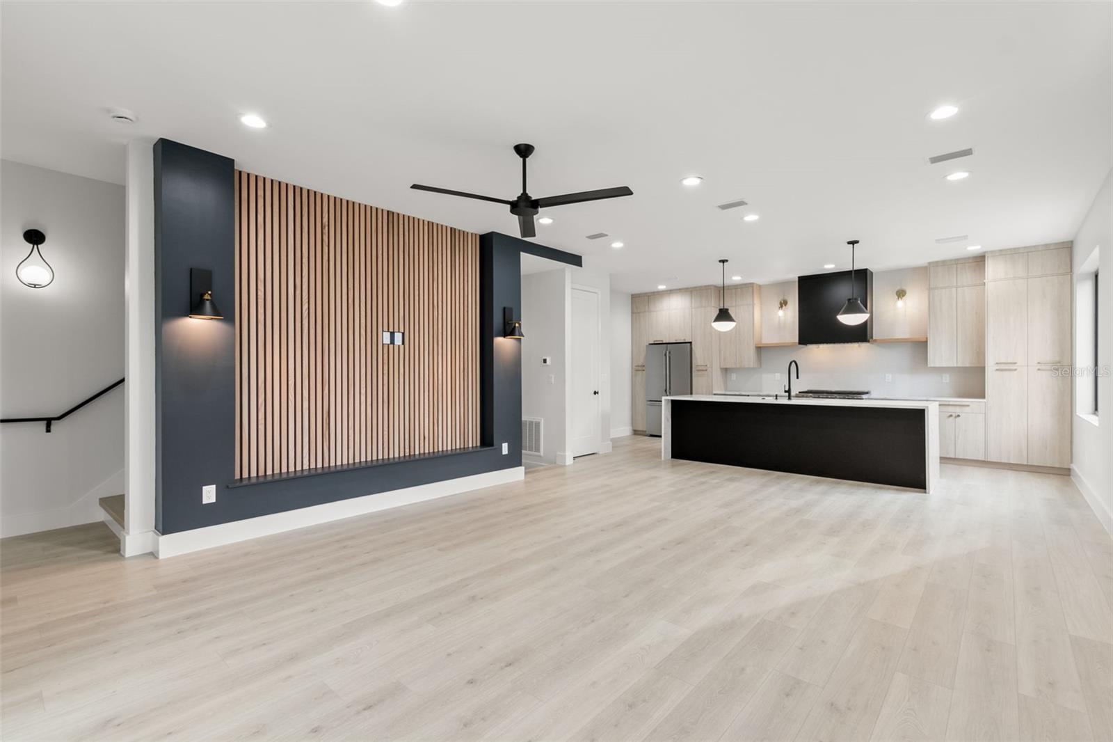 Image 3 of 22 For 2209 Boulevard  1