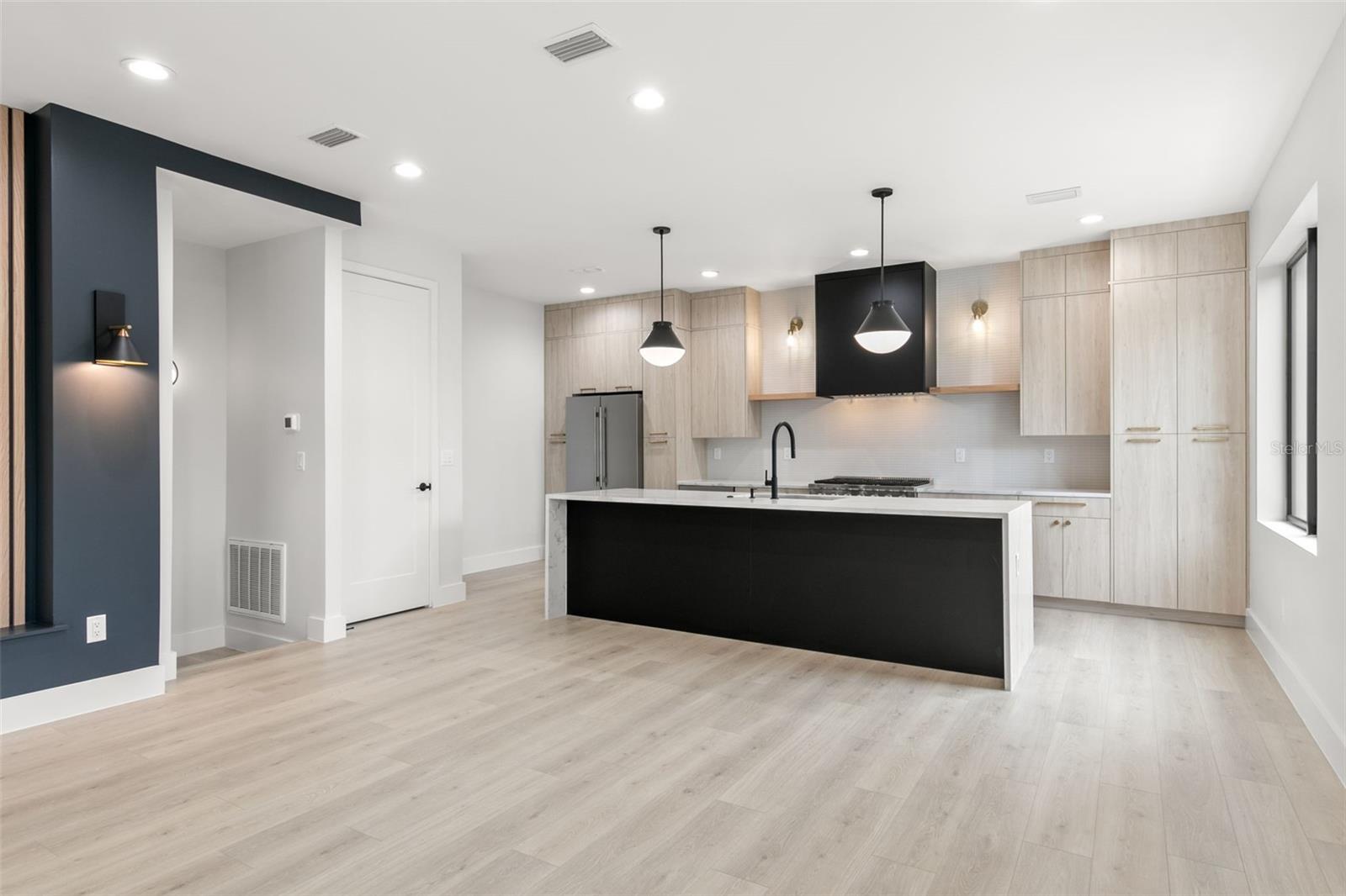 Image 4 of 22 For 2209 Boulevard  1