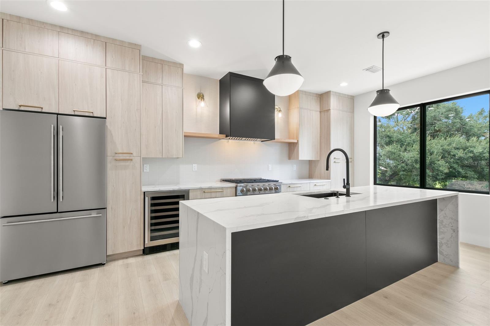 Image 5 of 22 For 2209 Boulevard  1