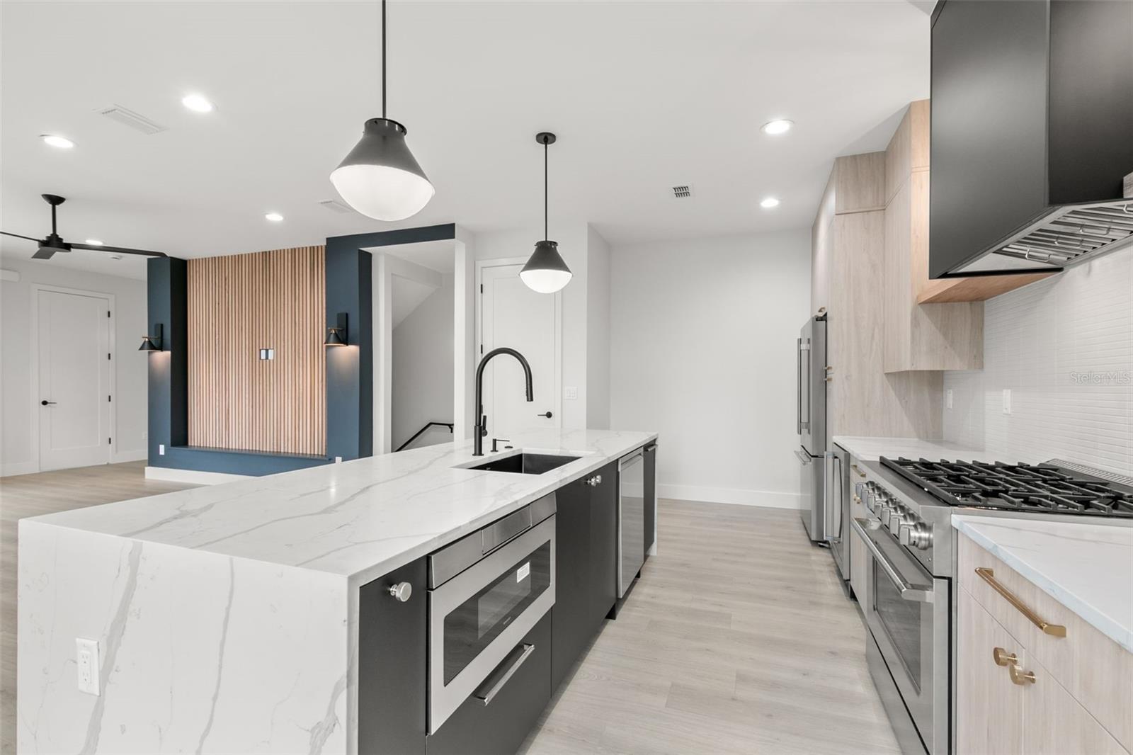 Image 6 of 22 For 2209 Boulevard  1