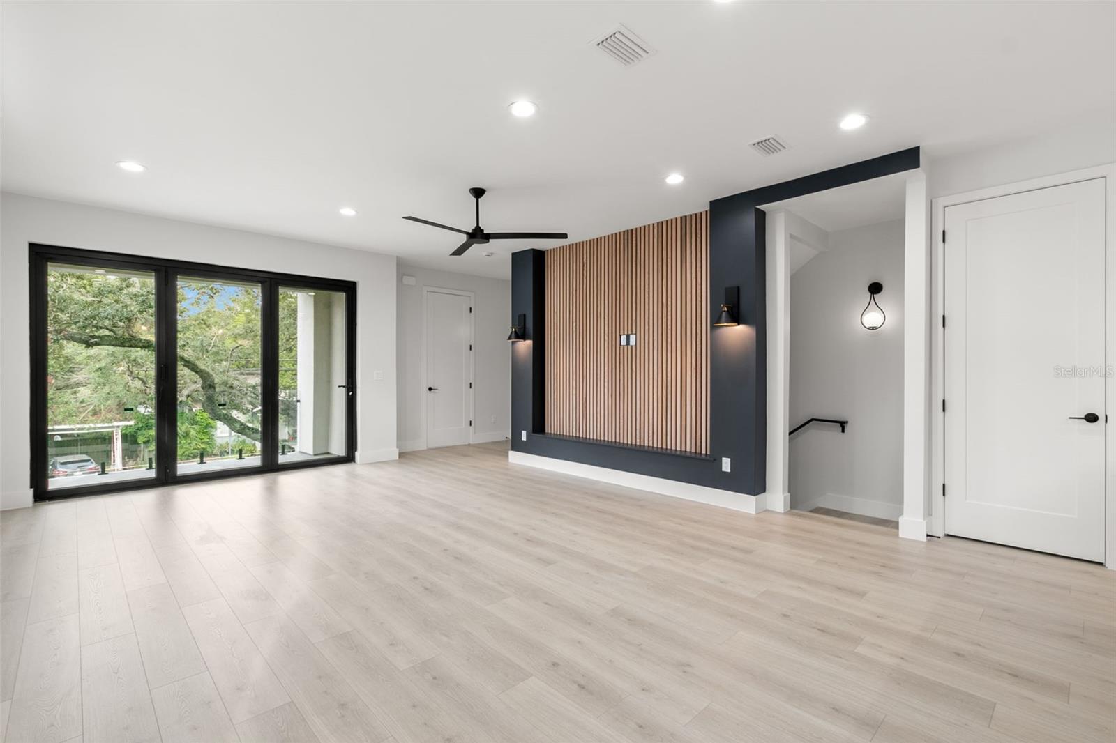 Image 8 of 22 For 2209 Boulevard  1