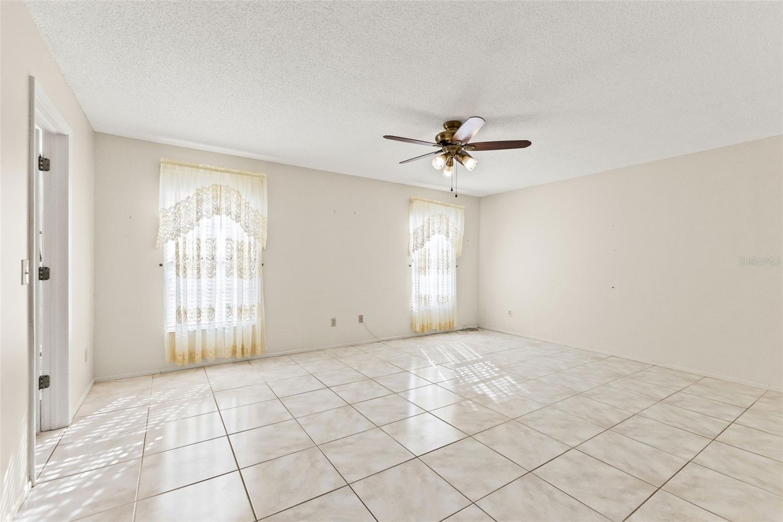 Image 12 of 27 For 13604 Cozy Place