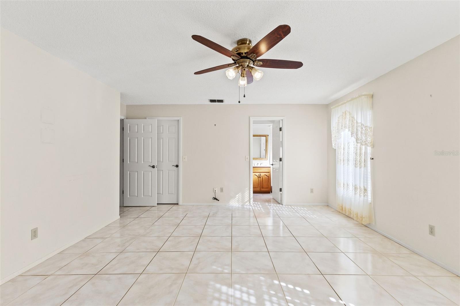 Image 13 of 27 For 13604 Cozy Place