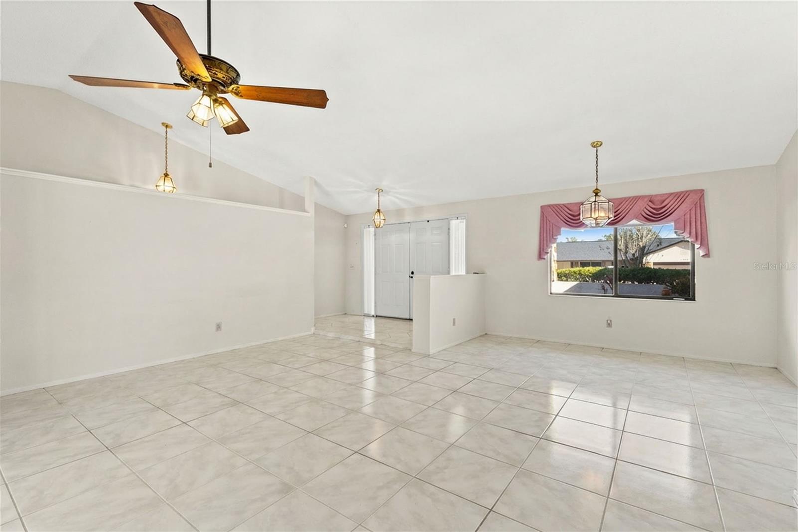 Image 5 of 27 For 13604 Cozy Place