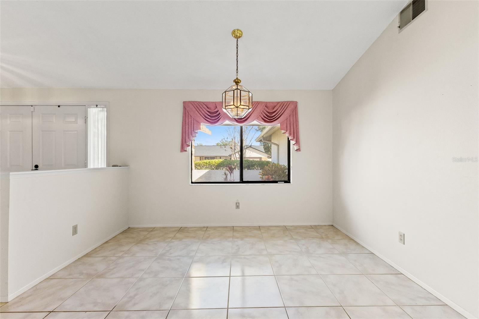 Image 6 of 27 For 13604 Cozy Place