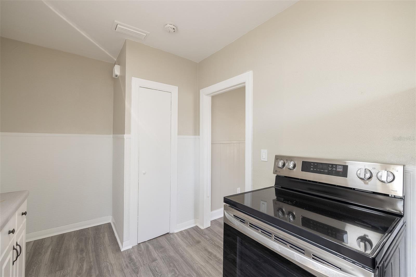 Image 12 of 25 For 2402 North B Street