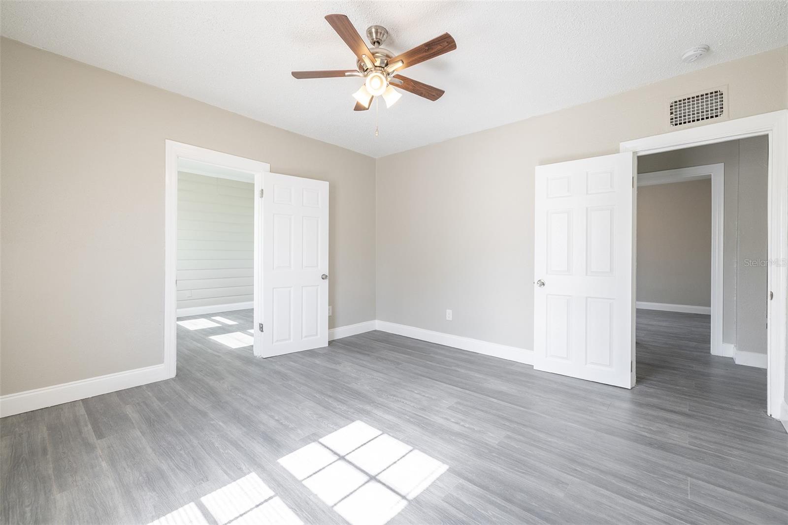 Image 18 of 25 For 2402 North B Street