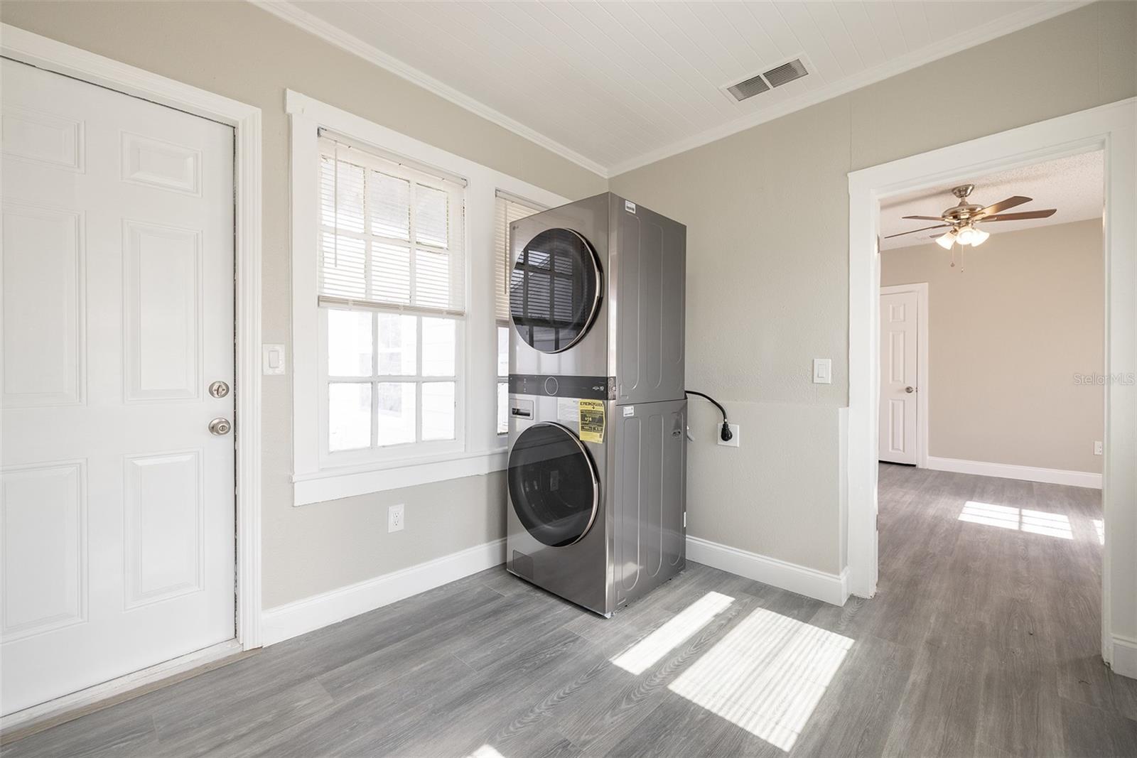 Image 21 of 25 For 2402 North B Street