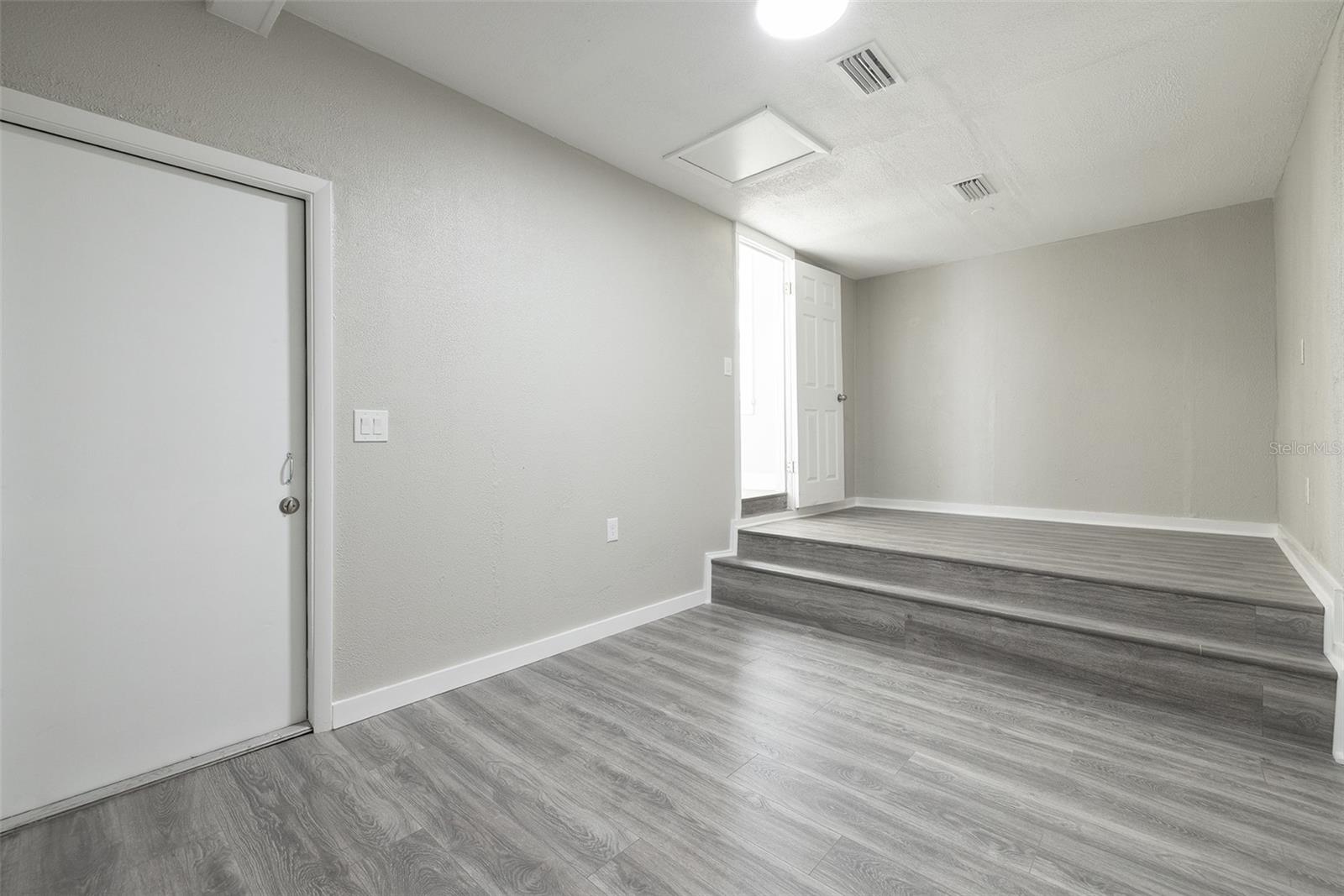 Image 23 of 25 For 2402 North B Street