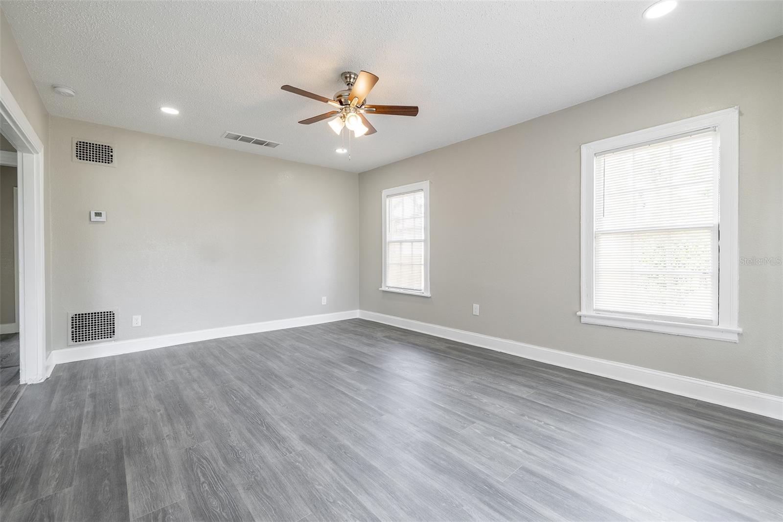 Image 5 of 25 For 2402 North B Street