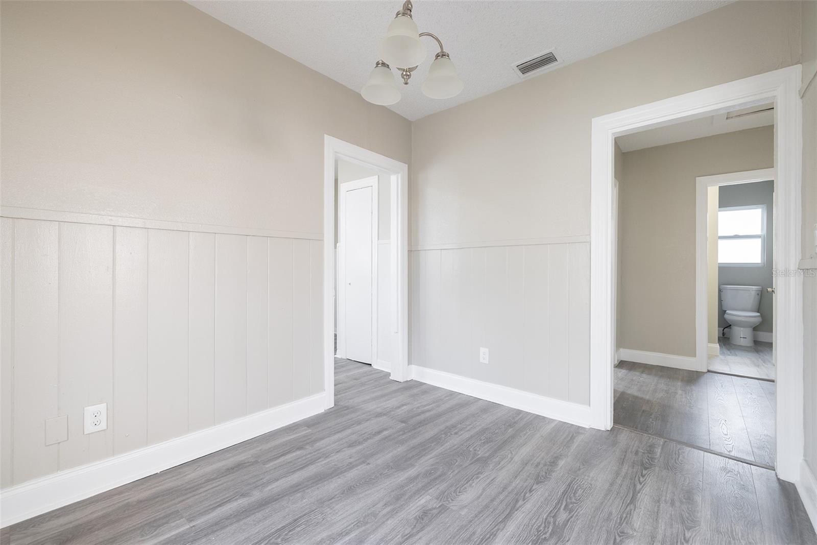 Image 7 of 25 For 2402 North B Street