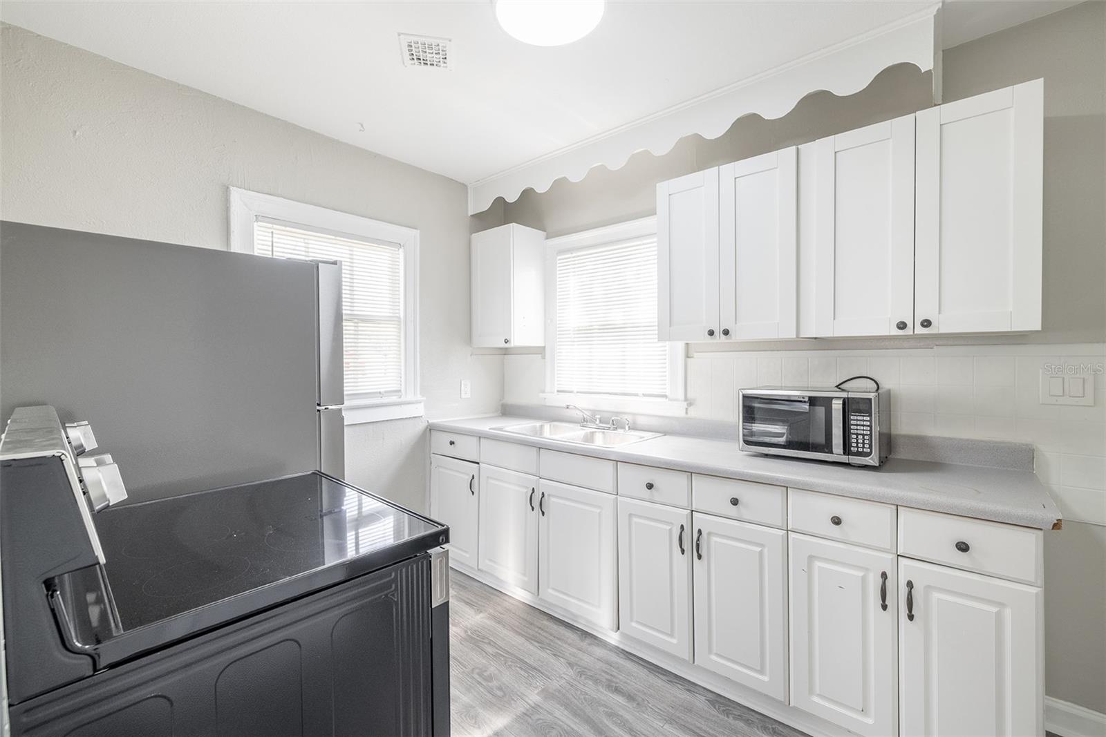 Image 9 of 25 For 2402 North B Street